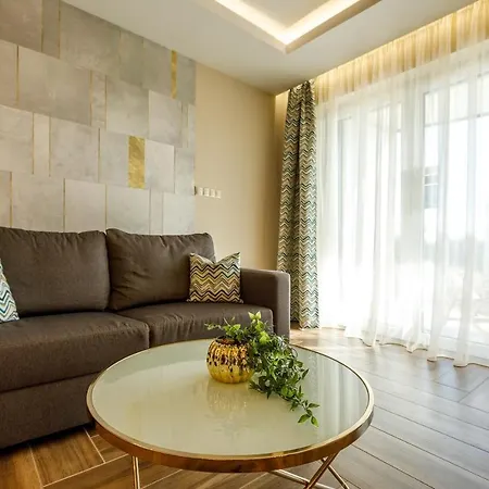Royal Cafe Apartment